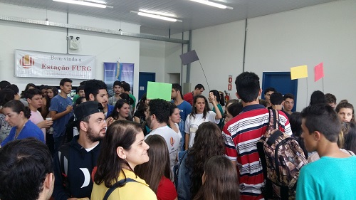 Estudantes formaram equipes com cores diversas