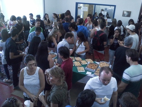 Momento de confraternização da comunidade acadêmica FURG SAP durante a Acolhida 2016